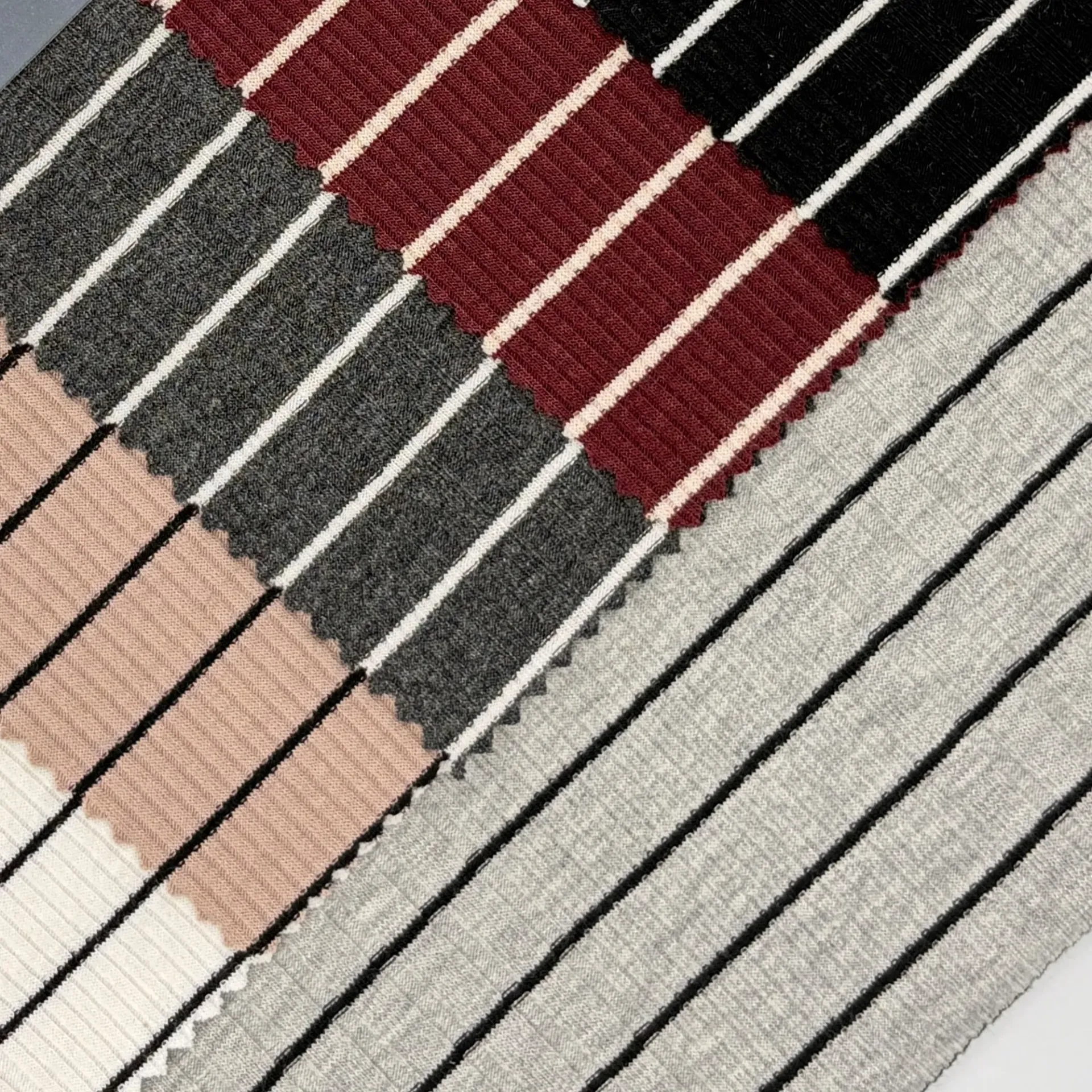 Variegated Pin Stripe (H Grey/Black)